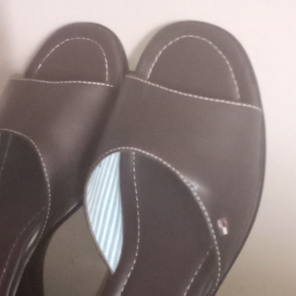 Tommy Hilfiger Slides- Womans size 7/8 - Picture 5 of 17